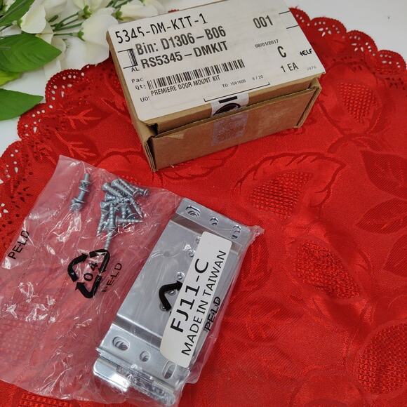 Rev-A-Shelf 5345-DM-KIT-1 Door Mount Extension Brackets for Aluminum Frame Pull - Picture 1 of 6